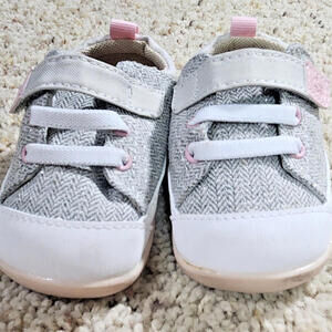 NEW See Kai Run Wilder Grey and Pink Sneakers, Size 5 - C33